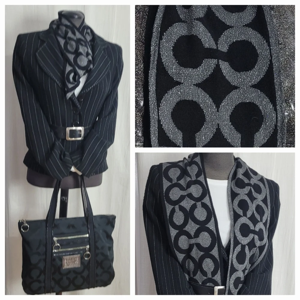 Coach Reversible SCARF - Picture 2 of 8